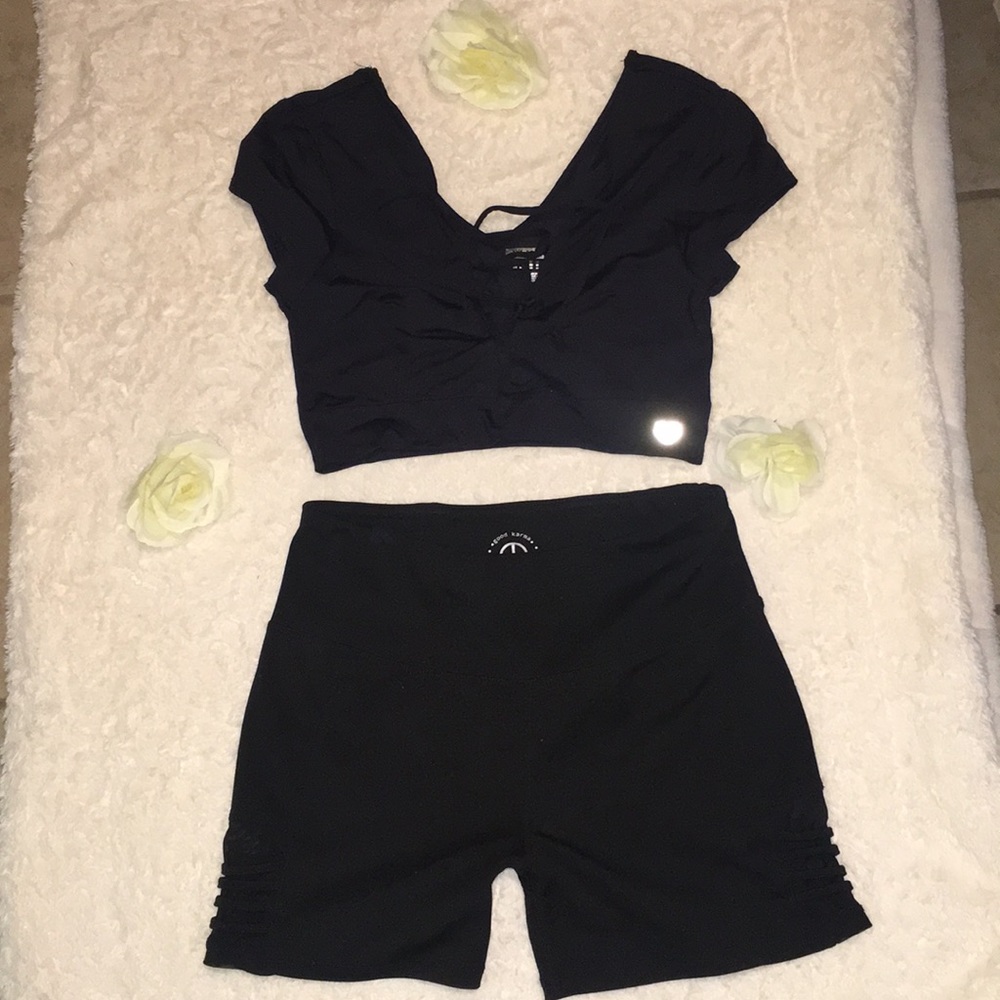 Shorts & Crop top 🖤